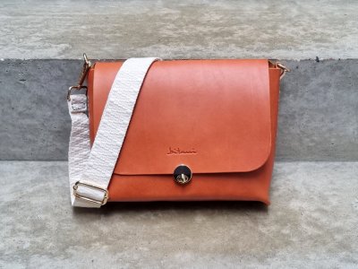 galerie/001 Taschen/008 Tina/resized/T0323 (2023-10-18) 1_small.jpg